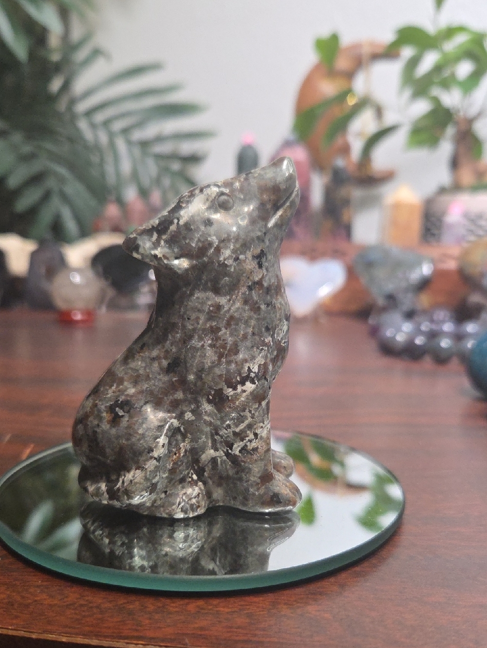 Yooperlite Wolf Carving